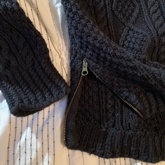 LL Bean signature sweater - Picture 3 of 9